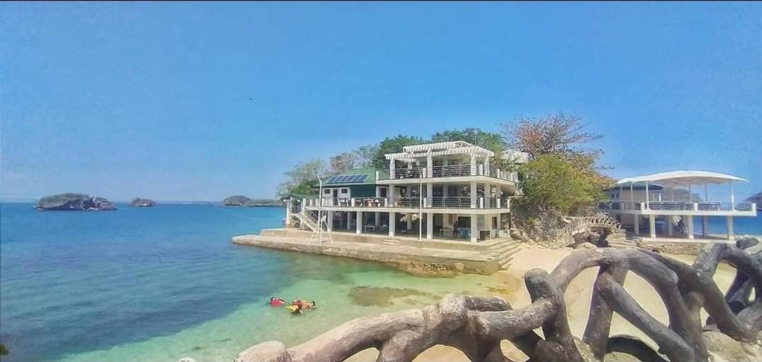 Bed and Breakfast Carribean Transient House Lucap Esterno foto
