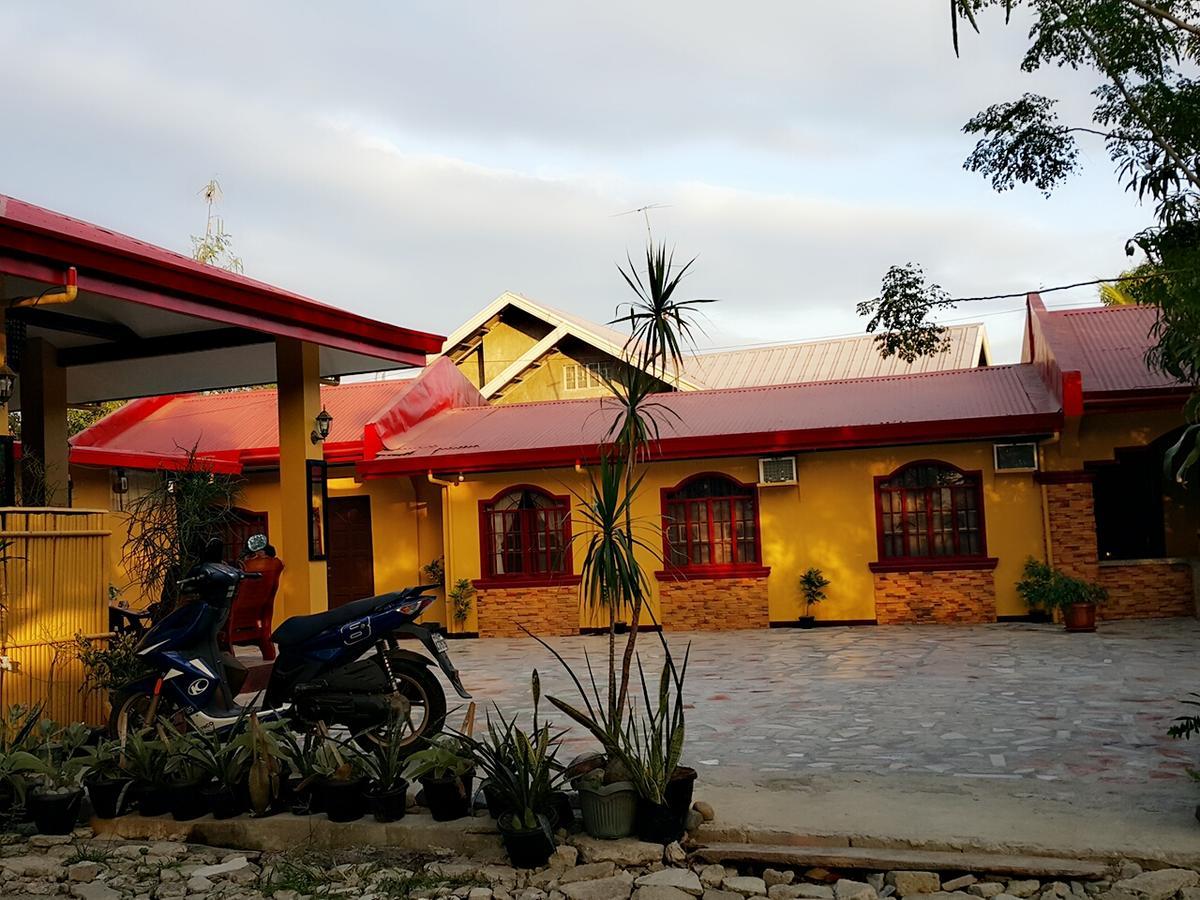 Bed and Breakfast Carribean Transient House Lucap Esterno foto