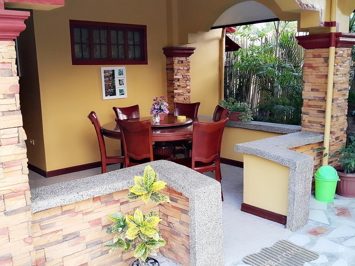 Bed and Breakfast Carribean Transient House Lucap Esterno foto