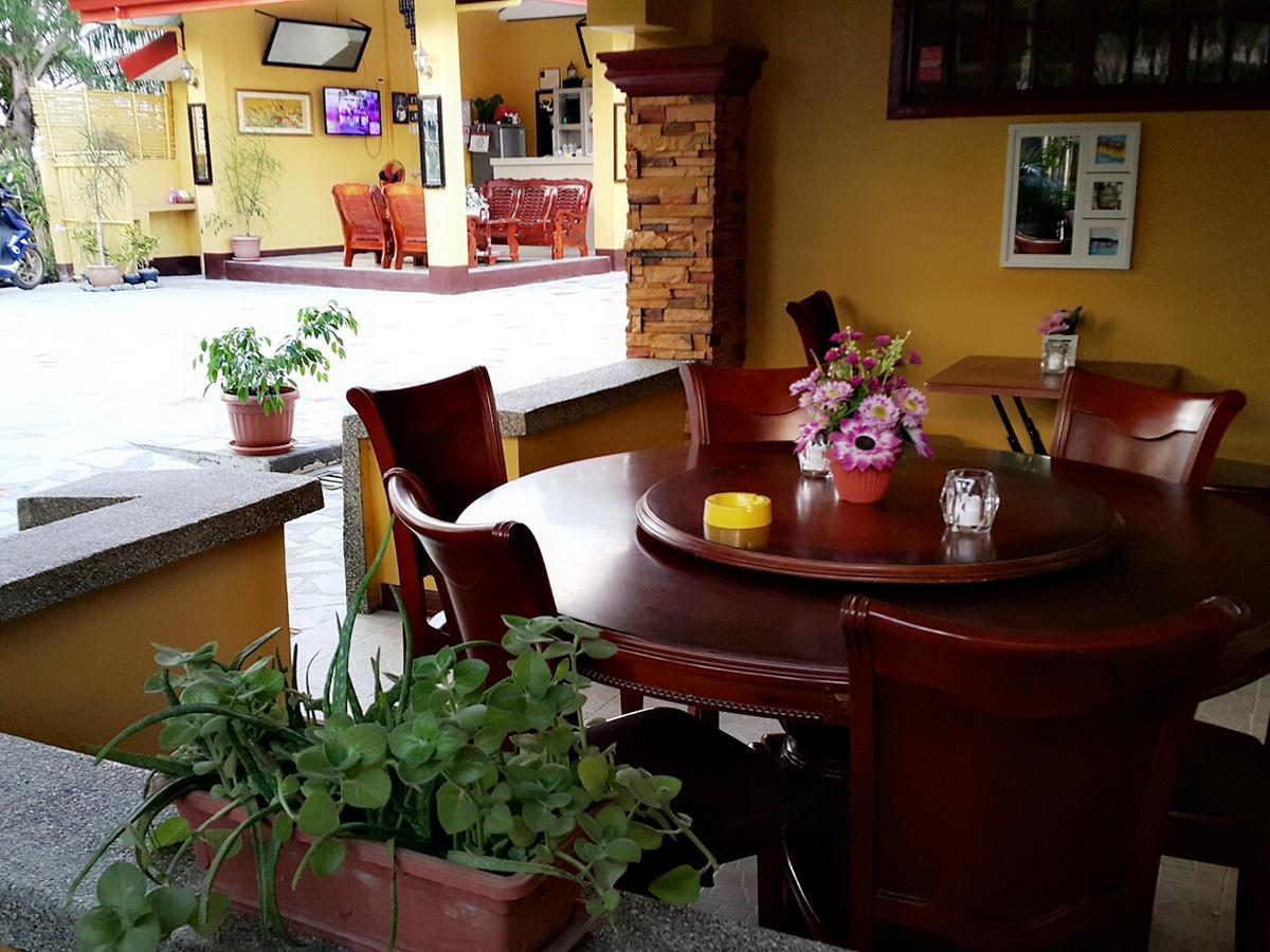 Bed and Breakfast Carribean Transient House Lucap Esterno foto