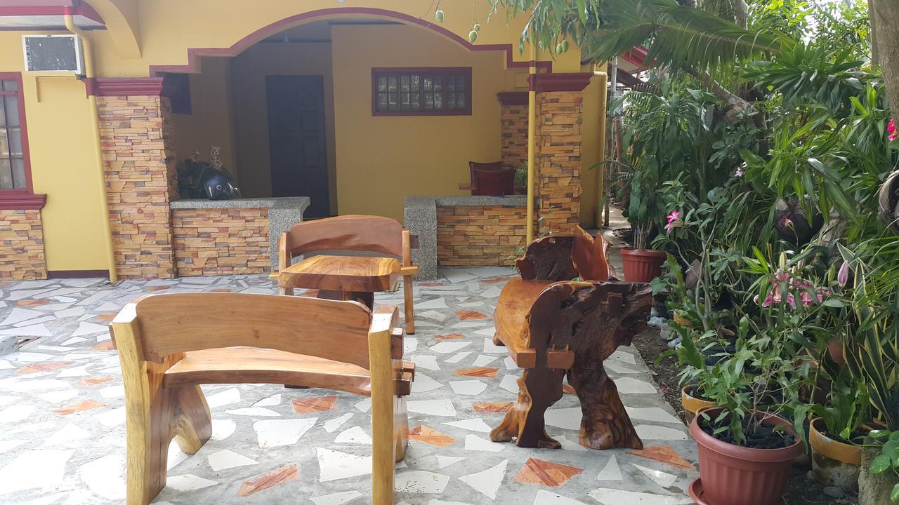 Bed and Breakfast Carribean Transient House Lucap Esterno foto