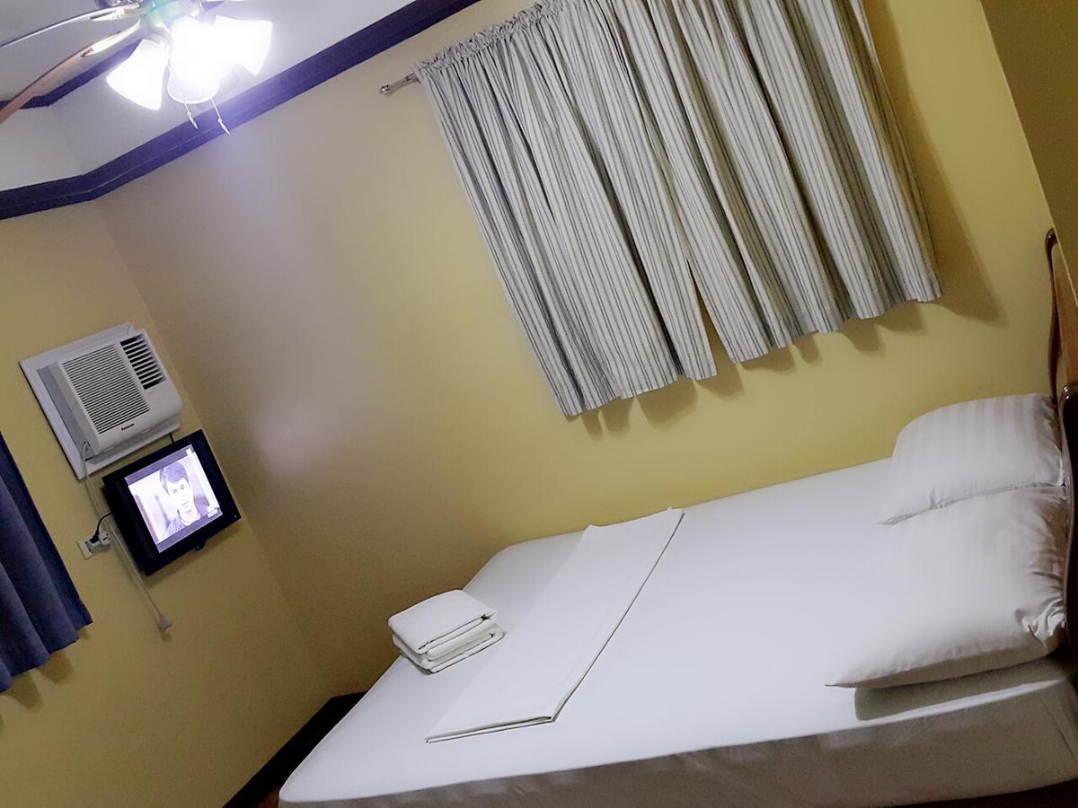 Bed and Breakfast Carribean Transient House Lucap Esterno foto