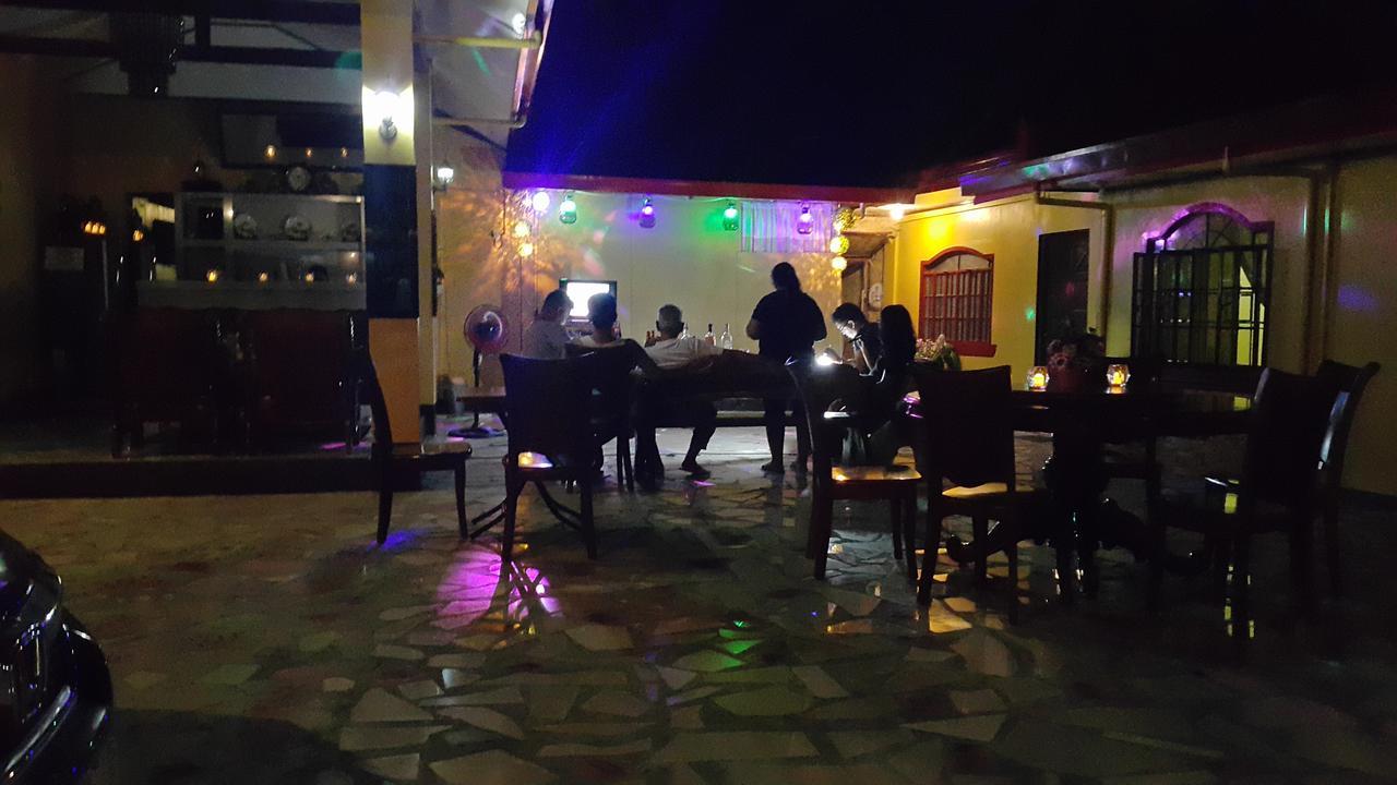 Bed and Breakfast Carribean Transient House Lucap Esterno foto