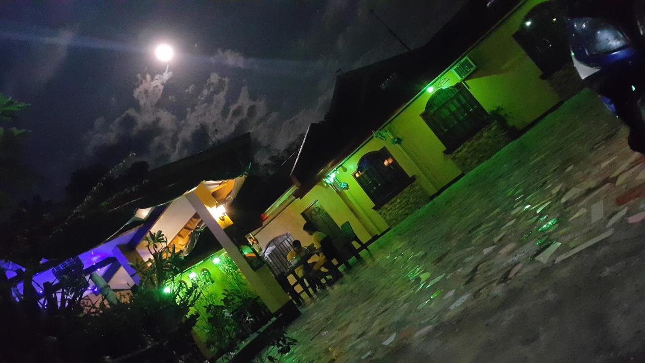 Bed and Breakfast Carribean Transient House Lucap Esterno foto
